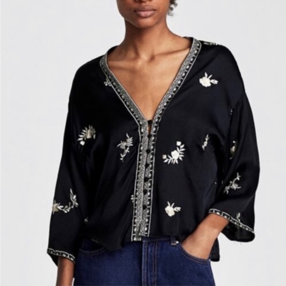 Zara Black & White Cropped Embroidered Top Size S - Picture 4 of 4